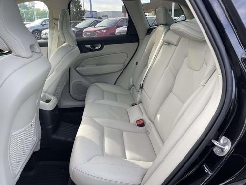 Onyx Black Metallic 2025 Volvo XC60 Plug-In Hybrid T8 Plus