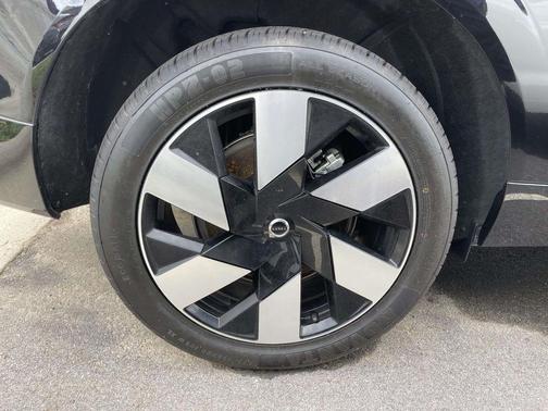Onyx Black Metallic 2025 Volvo XC60 Plug-In Hybrid T8 Plus
