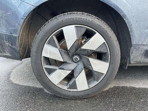 2024 Volvo XC60 Recharge Plug-In Hybrid T8 Ultimate Dark Theme