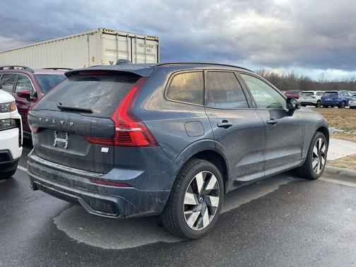 2024 Volvo XC60 Recharge Plug-In Hybrid T8 Ultimate Dark Theme