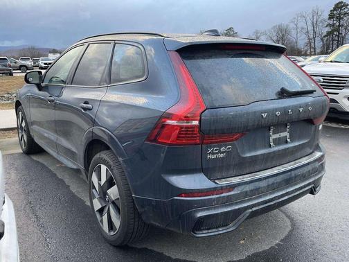2024 Volvo XC60 Recharge Plug-In Hybrid T8 Ultimate Dark Theme