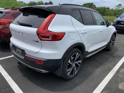 2019 Volvo XC40 T5 R-Design