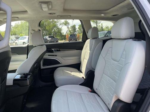 Glacial White Pearl 2022 Kia Telluride SX