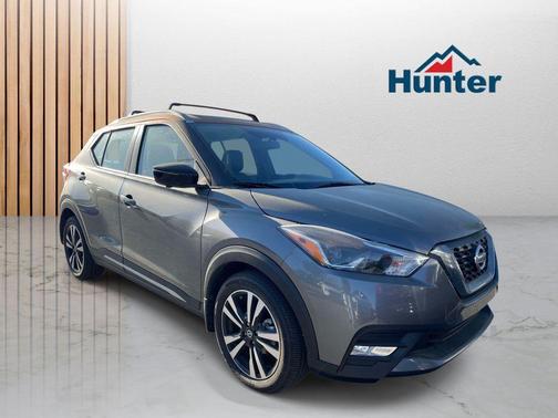 Gun Metallic / Monarch Orange 2018 Nissan Kicks SR