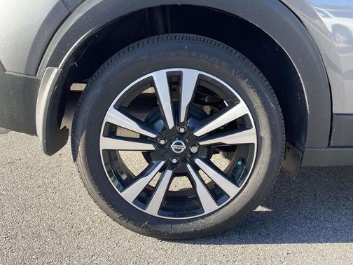 Gun Metallic / Monarch Orange 2018 Nissan Kicks SR
