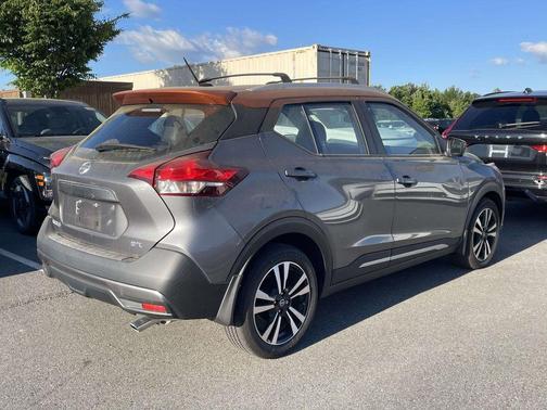 Gun Metallic / Monarch Orange 2018 Nissan Kicks SR