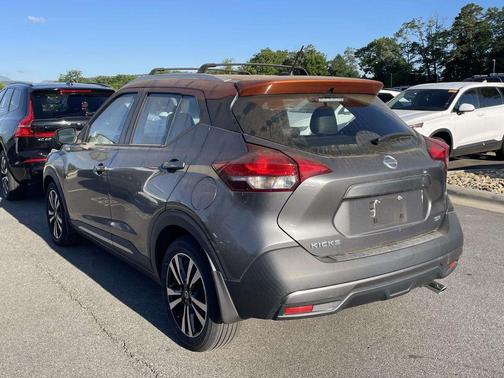 Gun Metallic / Monarch Orange 2018 Nissan Kicks SR