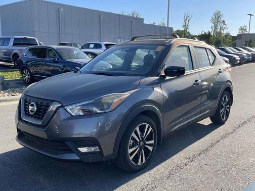 Gun Metallic / Monarch Orange 2018 Nissan Kicks SR