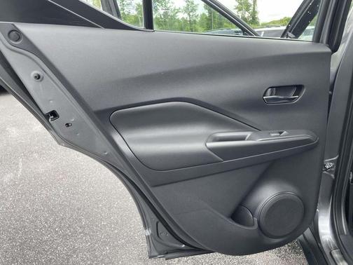 Gun Metallic / Monarch Orange 2018 Nissan Kicks SR