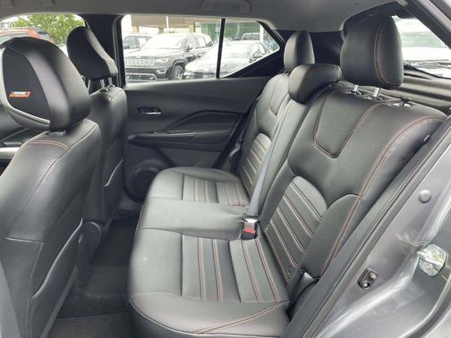 Gun Metallic / Monarch Orange 2018 Nissan Kicks SR