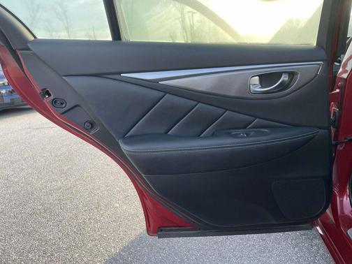 2015 INFINITI Q50 Premium