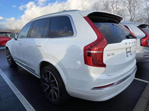 2025 Volvo XC90 B5 Plus