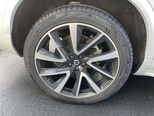 2025 Volvo XC90 B5 Plus