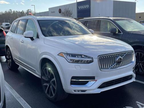 2025 Volvo XC90 B5 Plus
