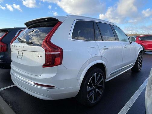 2025 Volvo XC90 B5 Plus