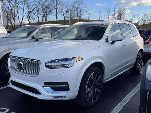 2025 Volvo XC90 B5 Plus