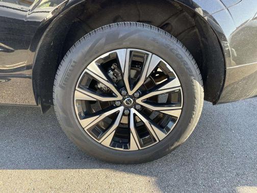 Black 2025 Volvo XC60 B5 Core