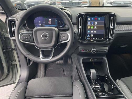2025 Volvo XC40 B5 Plus Dark Theme