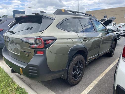 Autumn Green Metallic 2025 Subaru Outback Wilderness