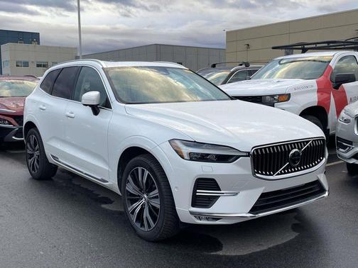 2023 Volvo XC60 B5 Plus Bright Theme