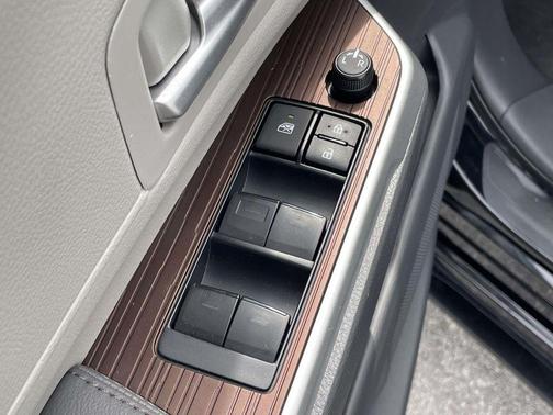 Midnight Black Metallic 2024 Toyota Sienna XLE