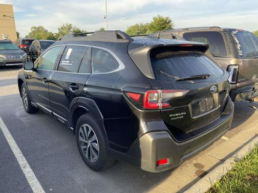 Crystal Black Silica 2024 Subaru Outback Premium