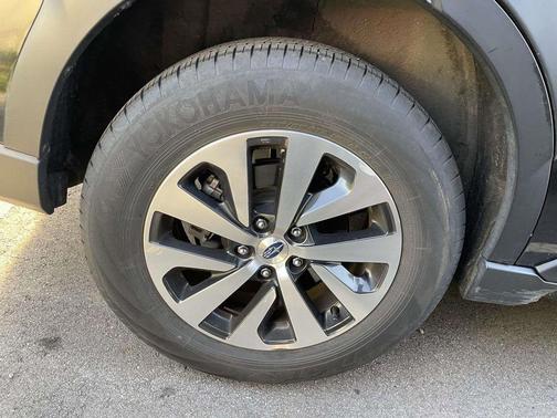 Crystal Black Silica 2024 Subaru Outback Premium