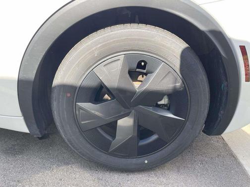 Wind Chill Pearl 2025 Toyota Prius LE