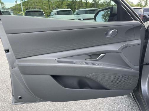 Metal 2023 Hyundai ELANTRA SEL
