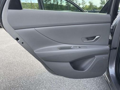 Metal 2023 Hyundai ELANTRA SEL