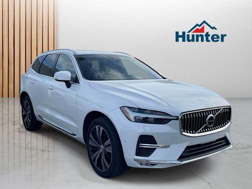 Crystal White Metallic 2023 Volvo XC60 B5 Plus Bright Theme