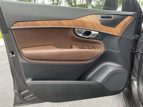 2024 Volvo XC90 B6 Plus Bright Theme 7-Seater