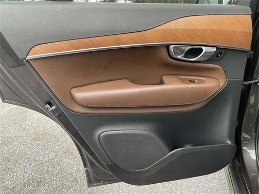 2024 Volvo XC90 B6 Plus Bright Theme 7-Seater