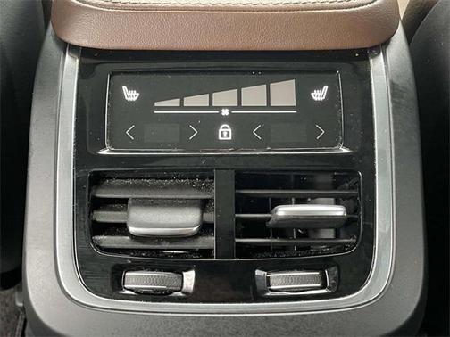 2024 Volvo XC90 B6 Plus Bright Theme 7-Seater