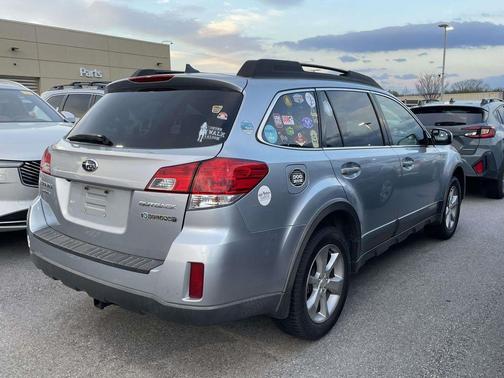 Ice Silver Metallic 2014 Subaru Outback 2.5i Limited