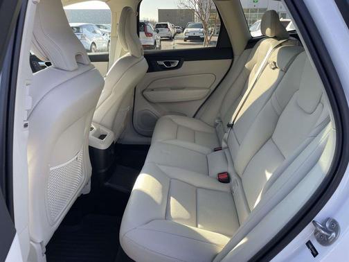 2024 Volvo XC60 Recharge Plug-In Hybrid T8 Plus Dark Theme