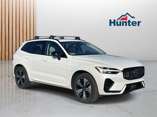 2024 Volvo XC60 Recharge Plug-In Hybrid T8 Plus Dark Theme