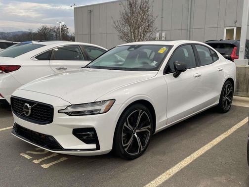 2025 Volvo S60 B5 Plus