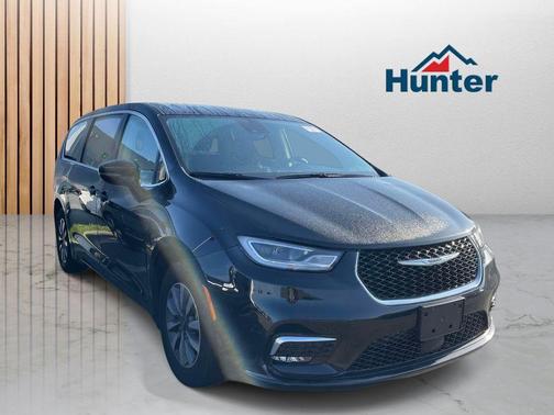 Diamond Black 2024 Chrysler Pacifica Hybrid Select