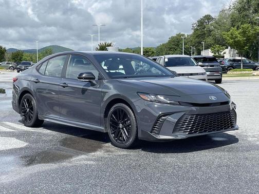 UNDERGROUND 2025 Toyota Camry SE