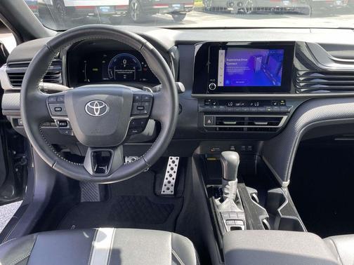 UNDERGROUND 2025 Toyota Camry SE