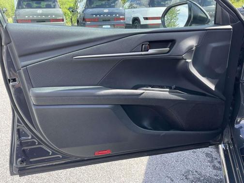 UNDERGROUND 2025 Toyota Camry SE