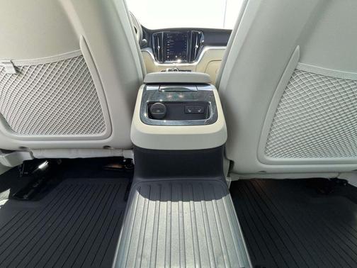Denim Blue Metallic 2024 Volvo S60 Recharge Plug-In Hybrid T8 Plus Dark Theme