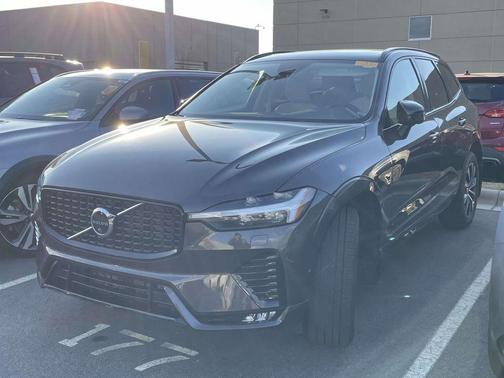 2024 Volvo XC60 B5 Plus Dark Theme