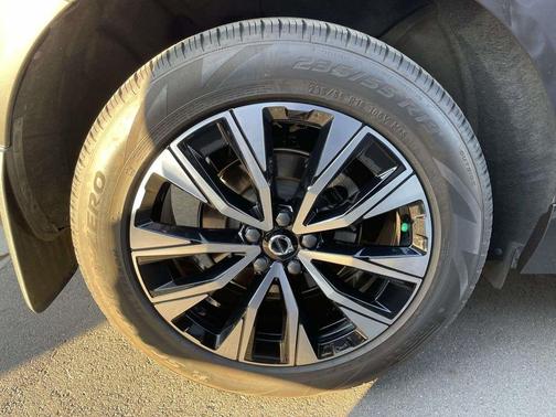 2024 Volvo XC60 B5 Plus Dark Theme