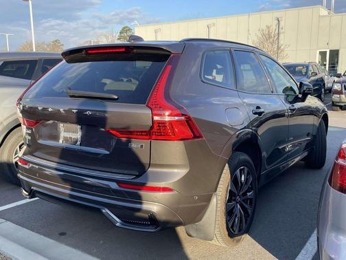 2024 Volvo XC60 B5 Plus Dark Theme