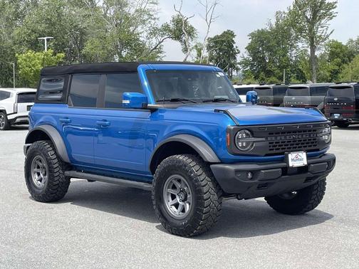 Velocity Blue Metallic 2022 Ford Bronco Outer Banks