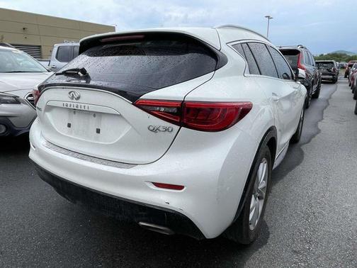 White 2018 INFINITI QX30 Premium