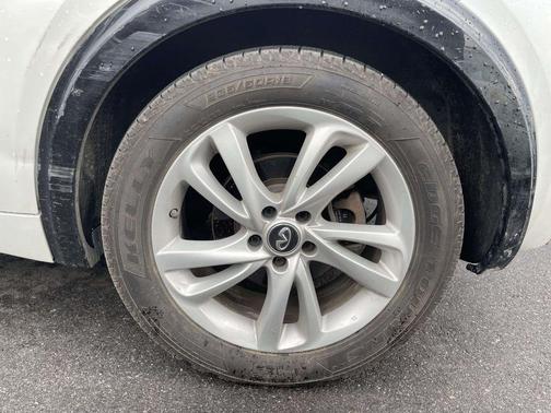 White 2018 INFINITI QX30 Premium