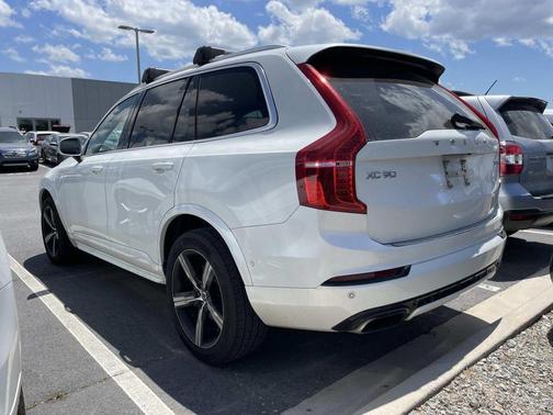Crystal White Metallic 2018 Volvo XC90 T5 R-Design